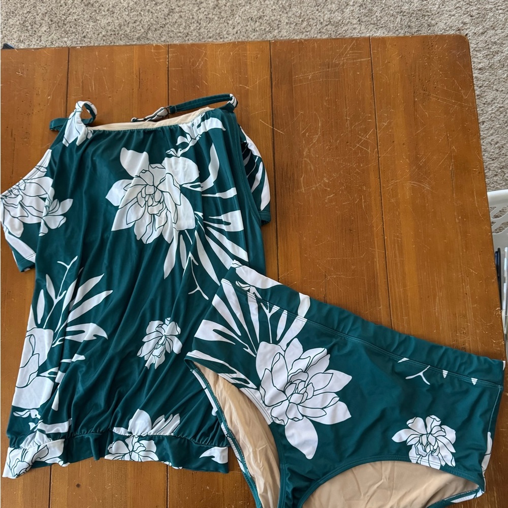 Cacique Green and White Swimwear